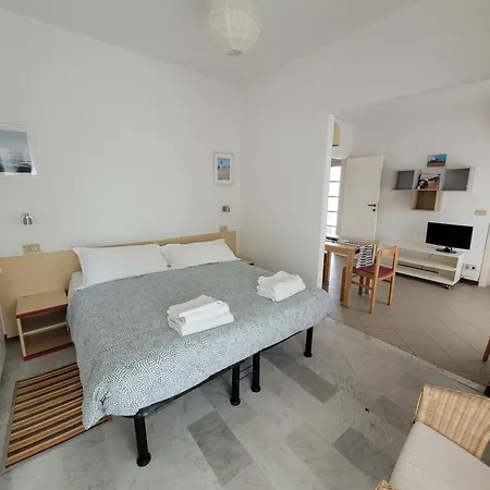 Guest house La Zattera Lido di Camaiore